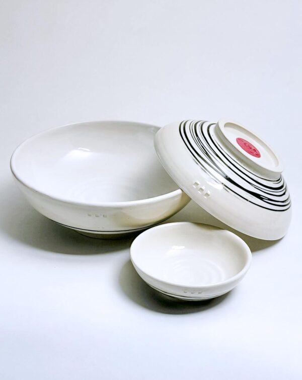 white porcelain bowls